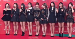 Archivo:Twice at Golden Disk Awards on January 5, 2019