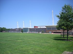 Archivo:University of Chicago July 2013 43 (Ratner Athletics Center)