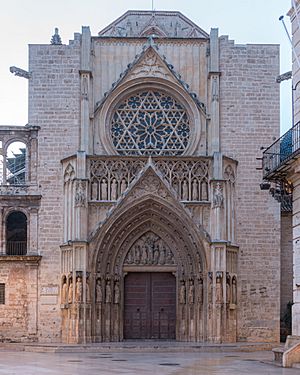 Archivo:Valencia cathedral 2022 - apostles