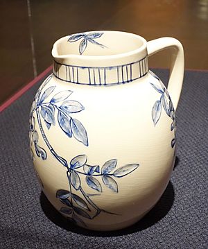 Archivo:Vase by Laura A. Fry (1857-1943), Rookwood Pottery Company, Cincinnati, Ohio, 1883, glazed earthenware - Brooklyn Museum - DSC09464