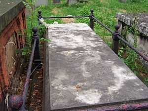 Archivo:William Makepeace Thackeray -grave Kensal Green Cemetery-5July2006