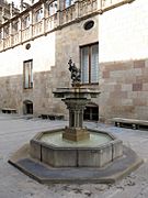 027 Generalitat de Catalunya, font del pati dels Tarongers