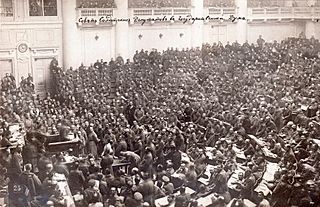 Archivo:1917petrogradsoviet assembly