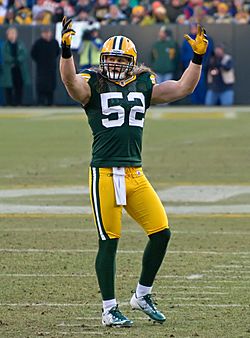 Archivo:2012 Packers vs Giants - Clay Matthews 2