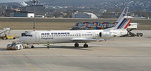 Archivo:Air France Regional -F-GPXL-(Fokker F100) 2008 Stuttgart Airport by-RaBoe