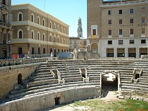 Archivo:Anfiteatro romano Lecce
