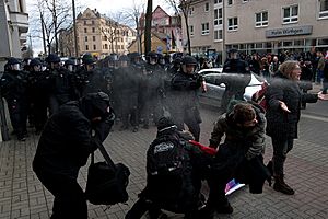 Archivo:Anti-Nazi-Demonstration in Dresden 2012-02-18 (11)