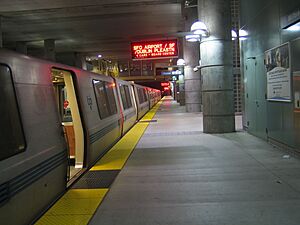 Archivo:BART Millbrae train