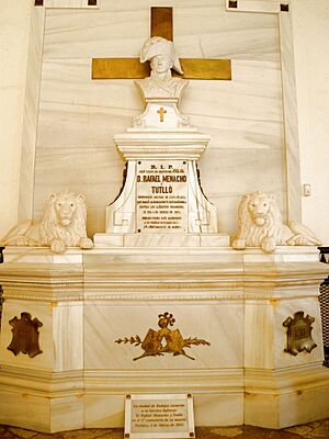 Archivo:Badajoz - Catedral, claustro, tumba del general Rafael Menacho 1