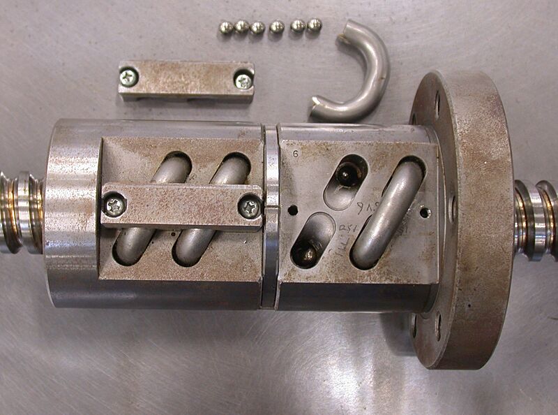 BallScrewNut-showing-balls-recirculating-tubes
