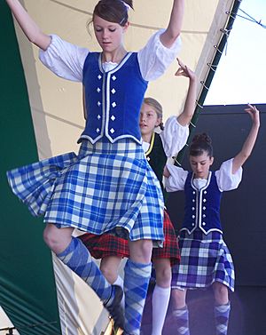 Archivo:Brazier Dancers 01