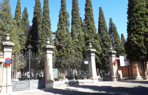 Cementerio Municipal de Alcalá de Henares (RPS 14-08-2022) entrada principal.png
