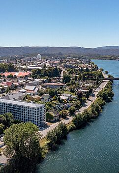 Archivo:Costanera Valdivia