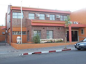 Archivo:Edificio de la Municipalidad de Cosquín