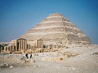 Archivo:Egypt.Saqqara.DjosersPyramid.01