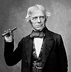 Archivo:Faraday with glass bar crop2