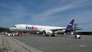 Archivo:FedEx 757 at KPWM
