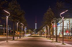 Archivo:Fernsehturm, Berlín, Alemania, 2016-04-21, DD 40-42 HDR