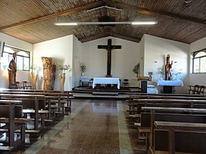Archivo:Hanga Roa Catholic Church interior