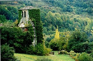 Iglesia en ruinas de Rozas de Valdeporres.jpg