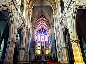 Archivo:Interior del Templo Expiatorio