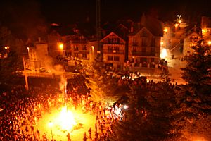 Archivo:La Nit de Sant Joan a Isil