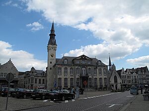 Archivo:Lier, stadhuis en Belfort foto1 2009-08-30 13.58