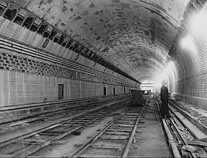 Archivo:Lincoln Tunnel under construction 1936