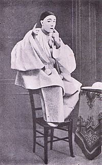Archivo:Louis Rouffe as Pierrot, c. 1880
