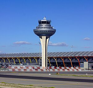 Archivo:Madrid Barajas Airport ATC T4 2