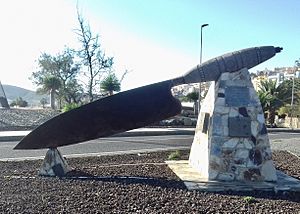 Archivo:Monumento a cuchilleros y herreros, Guía (Gran Canaria)