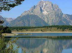 Archivo:Mount Moran from Jackson Lake-NPS