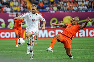 Archivo:NED-DEN Euro 2012 (17)