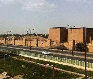 Archivo:Nineveh mashki gate from west