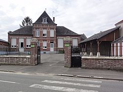 Ollezy (Aisne) mairie-école.JPG