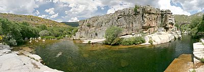 Archivo:Panoramica del pozo de las paredes Avila Spain