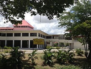 Archivo:Queens College Guyana