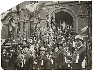 Archivo:Removal of the battle flags from the Old to the New Minnesota Capitol