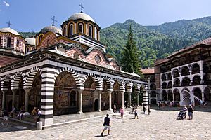 Archivo:Rila Monastery, August 2013