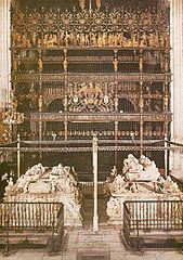 Sepulcro de los Reyes Católicos, y de su hija Juana I la Loca, acompañada de su esposo Felipe I el Hermoso (Capilla Real de Granada)