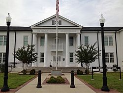 St. Clair County Courthouse in Ashville, Alabama.JPG