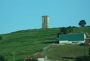 Archivo:Torre de Valmoreda, Piélagos