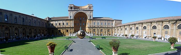 Archivo:Vaticano - Cortile della Pigna 1163-5