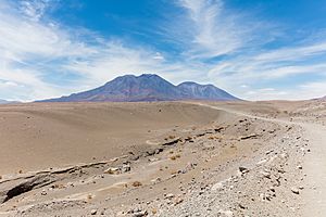 Archivo:Volcán San Pedro, Chile, 2016-02-09, DD 16