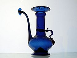 Archivo:WLA brooklynmuseum Ewer 18th century Blue glass mold blown