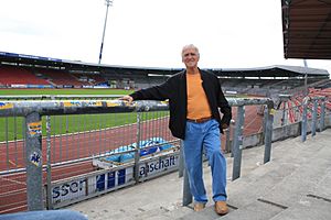 Archivo:Walter Schmidt im Eintracht Braunschweig Stadion (2009)