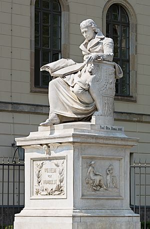 Archivo:Wilhelm von Humboldt Denkmal - Humboldt Universität zu Berlin