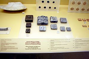 Archivo:3199 - Athens - Stoà of Attalus Museum - Bronze weights - Photo by Giovanni Dall'Orto, Nov 9 2009