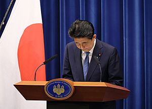 Archivo:Abe Bowing Resignation