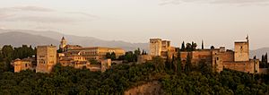 Archivo:Alhambra in the evening